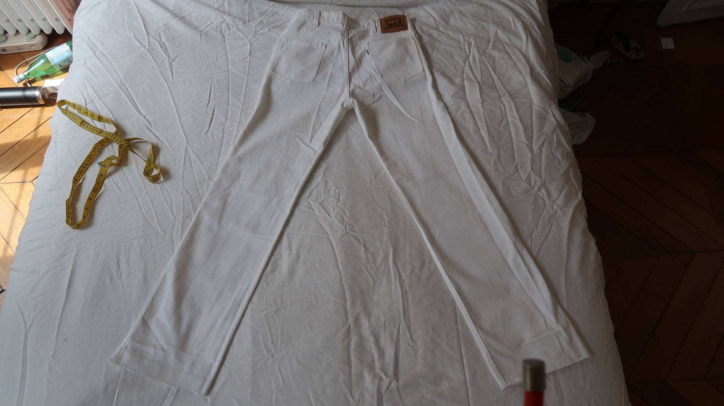 White Levi’s Jeans 34x36